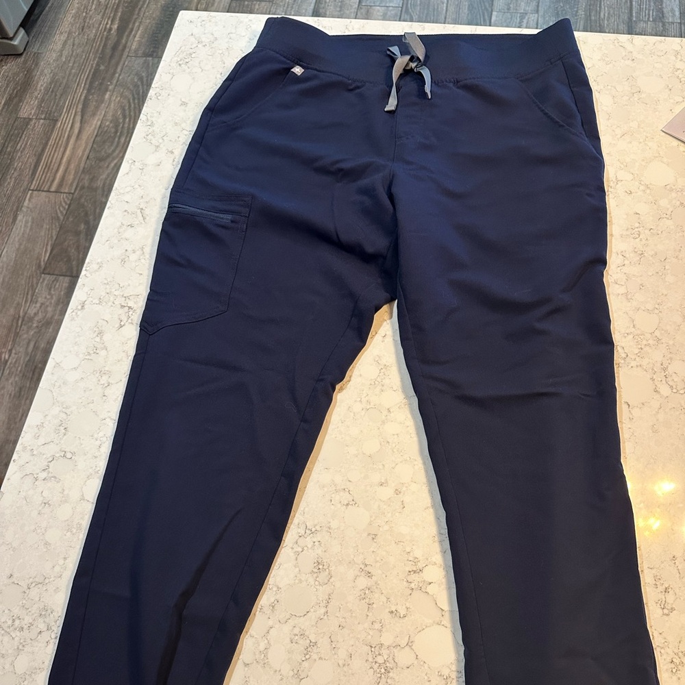 Figs Jogger Zamora Scrub Pants in Navy